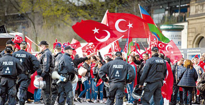 Almanya, Erdoğan'ın mitinge telekonferansla bağlanmasını engelledi