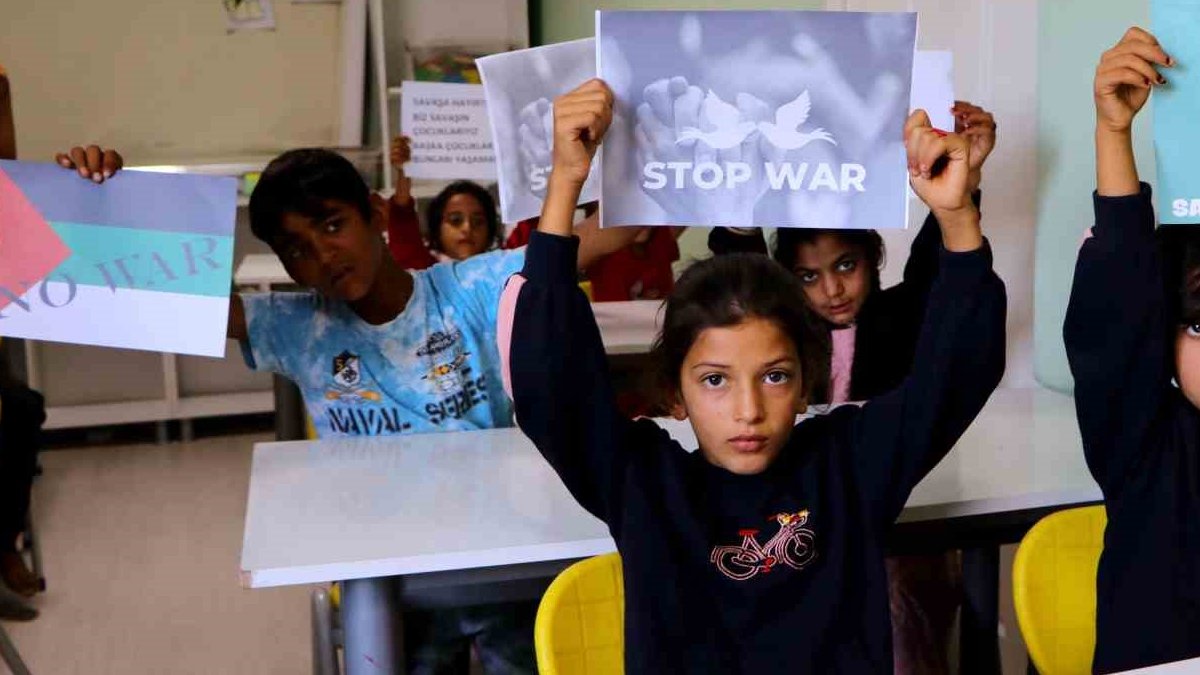 Suriye'deki savaştan kaçan çocuklar Filistinli çocuklar için çağrı yaptı