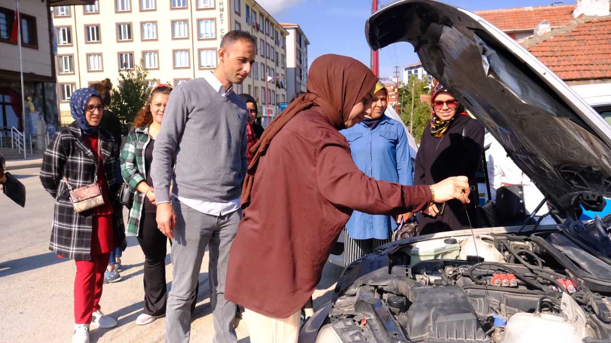 Mihalıççık’ta kadınlara araba bakım kursu