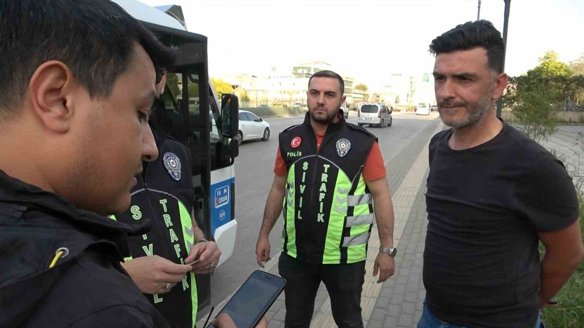 Yanınızdaki sivil polis çıkabilir