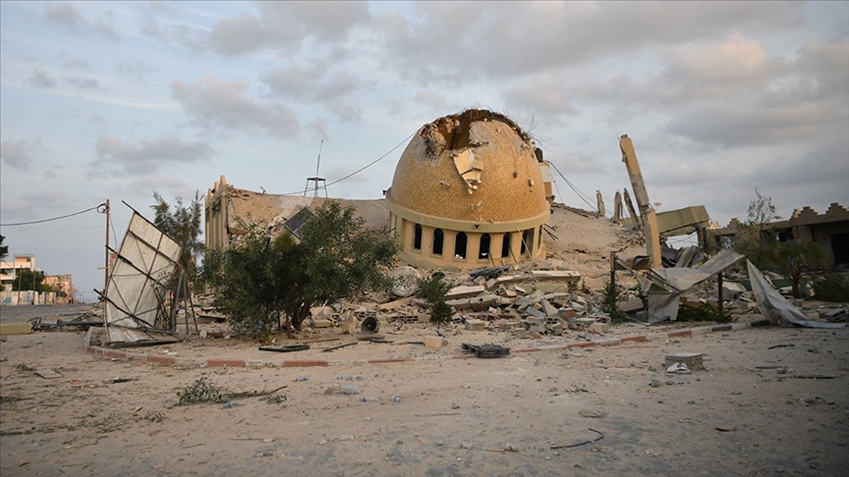 İsrail yine cami bombaladı: Ölü ve yaralılar var