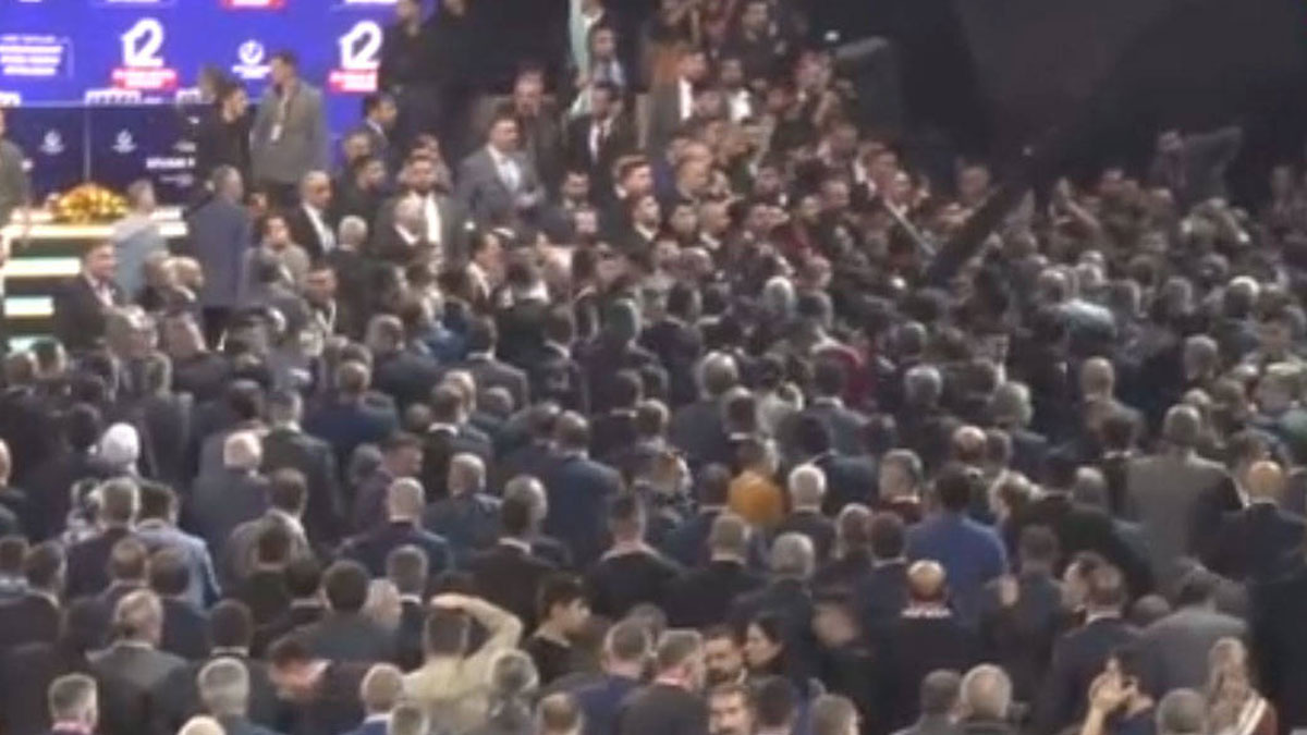 BBP Kurultayı'nda koltuk kavgası: Onlarca partili birbirine girdi