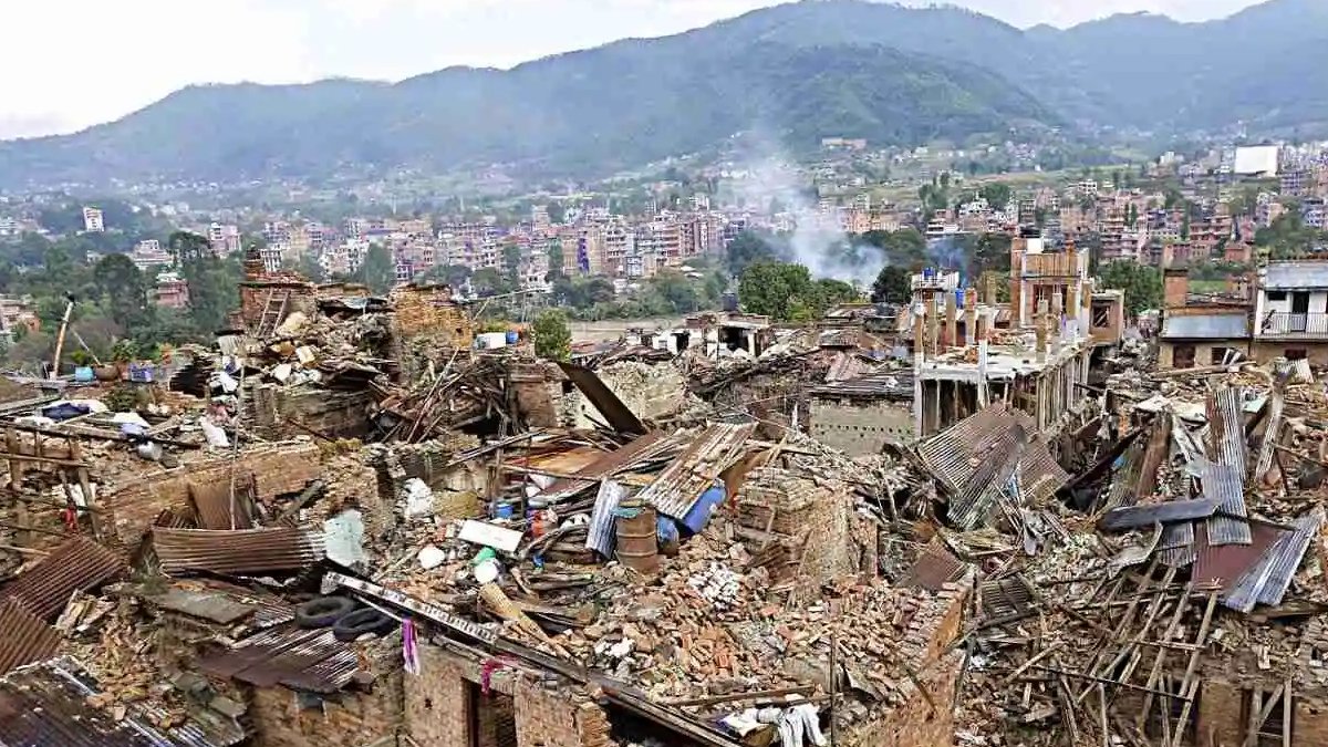 Nepal'in başkentinde 5,2 büyüklüğünde deprem: 24 ev hasar aldı