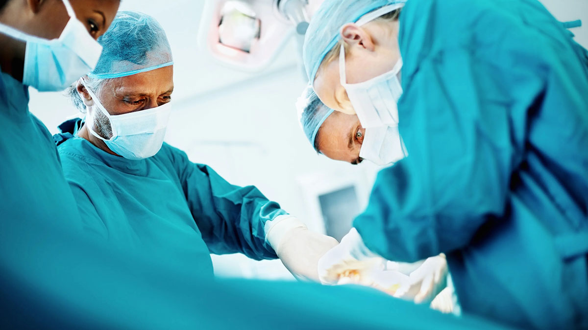 Doktor, ameliyatı temizlik görevlisine yaptırmış! Devlet hastanesinde büyük skandal