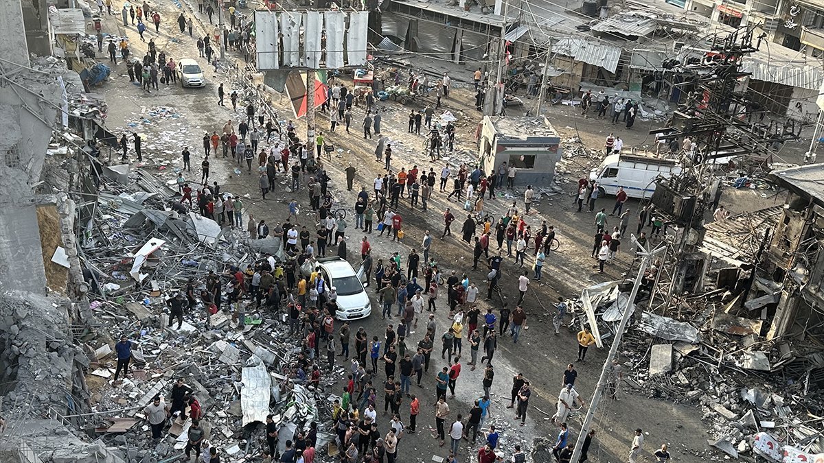 İsrail ölüm yağdırmaya devam ediyor: Bir günde 320 noktayı vurdu