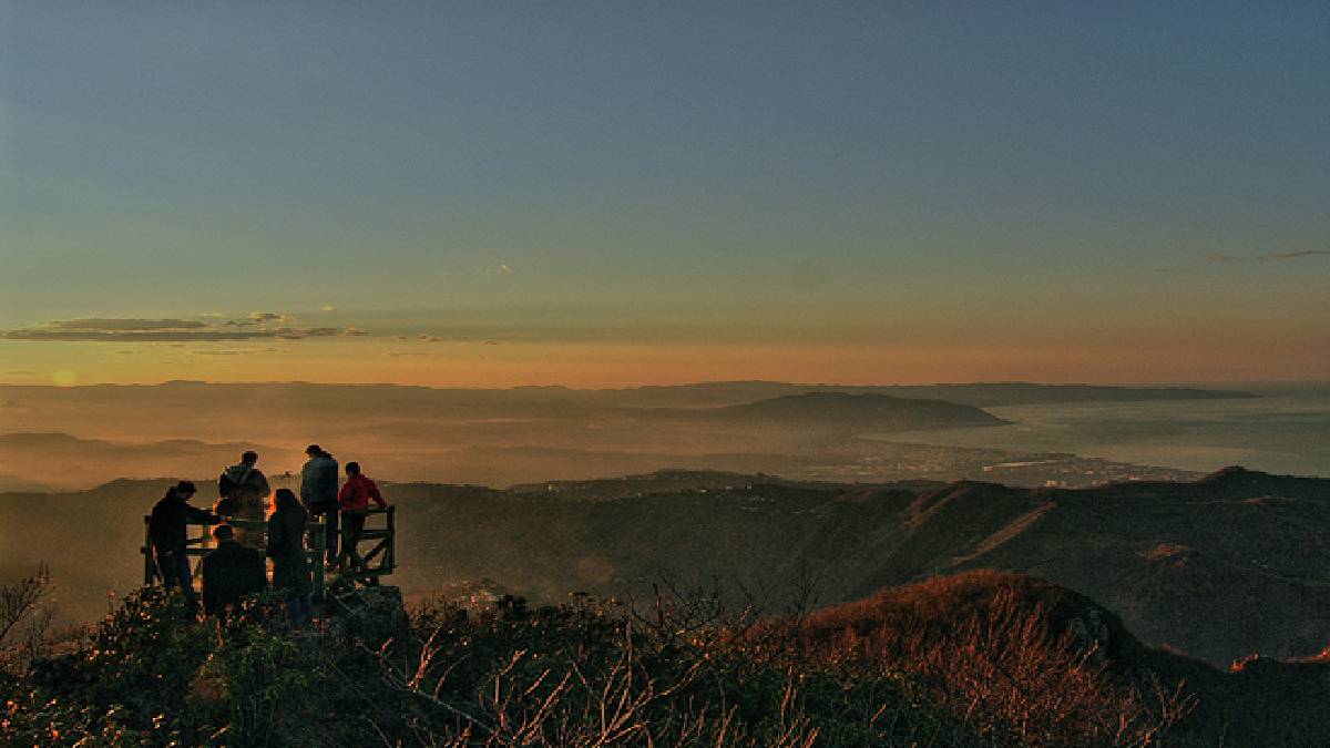 Artvin'i ve Trabzon'u unutturacak! Herkes akın akın o manzarayı görmeye koşuyor! Resmen rüyada hissettiriyor