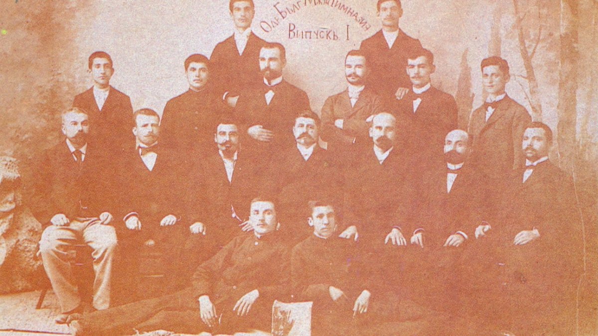 'Şimdi uzaklardasın gönül hicrânla doldu'