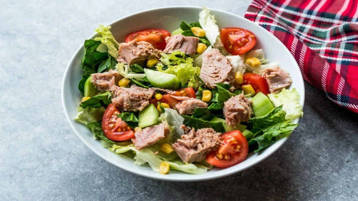 Ton Balıklı Salata Tarifi: Lezzetli ve Sağlıklı Bir Alternatif