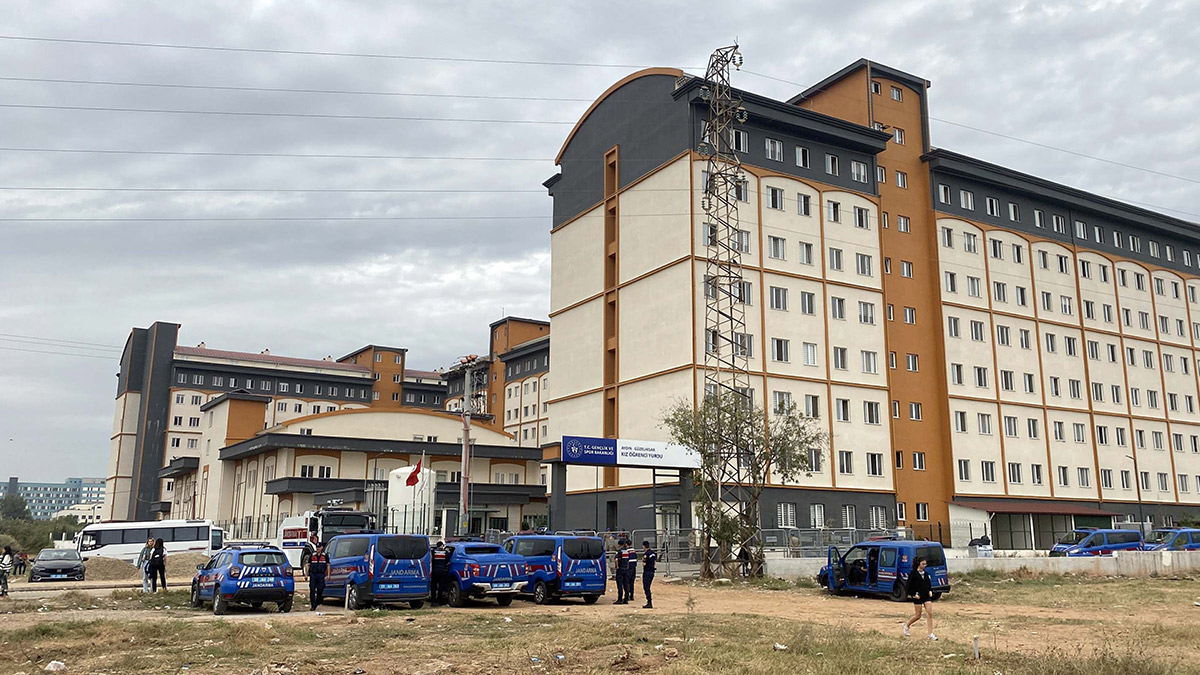 KYK yurdundaki faciadan kıl payı kurtuldu: "Tamir edildi denilen asansöre bindik"