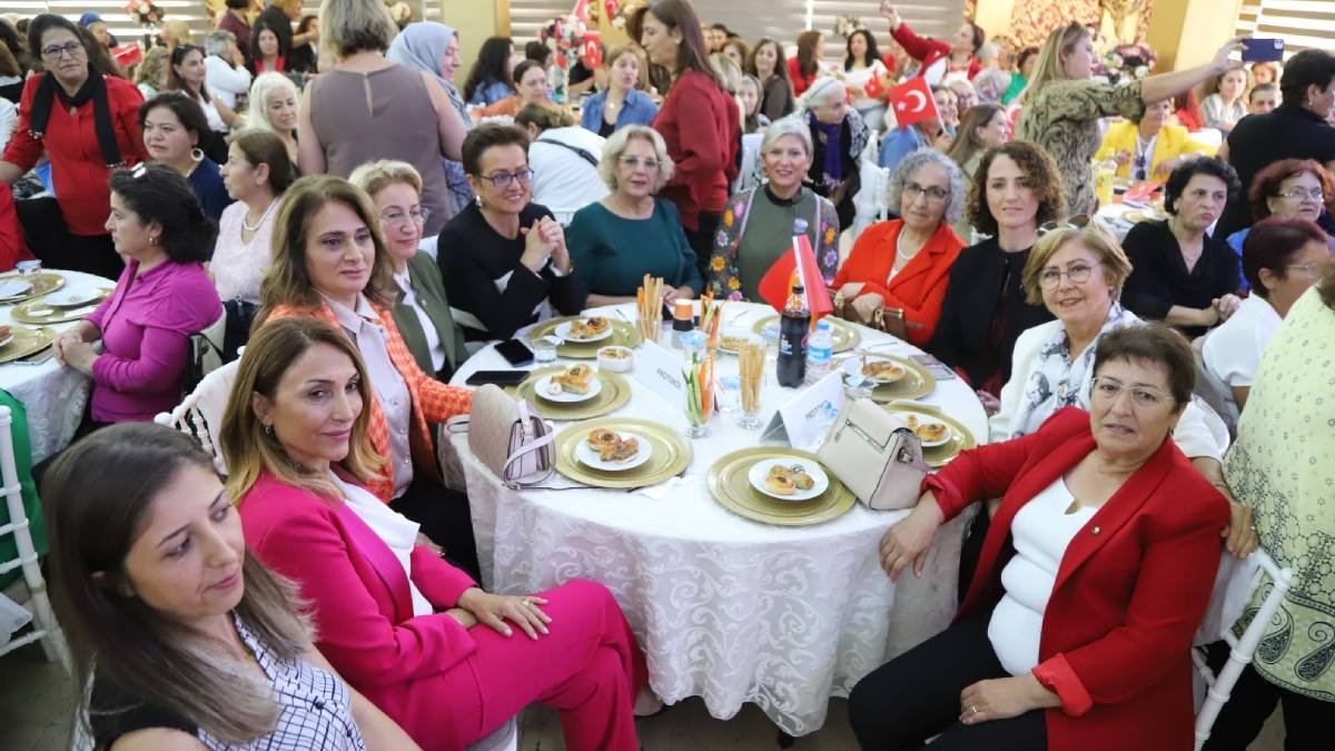 Cumhuriyet kadınları Kartal’da buluştu