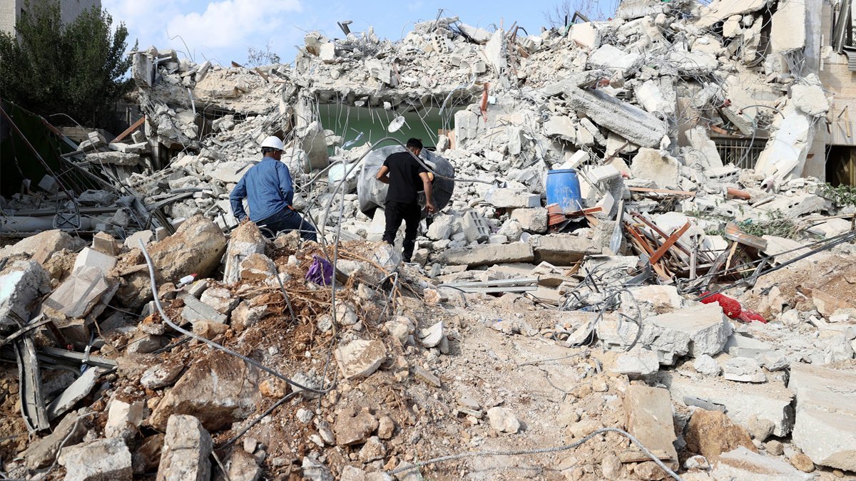 Batı Şeria'da 'İsrail' protestosu: İki kent genel greve gitti