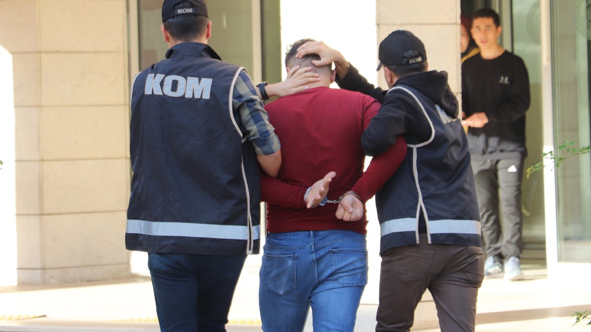 Çakarlı araçta sahte MİT kimliği! Dolandırıcılık yaptıkları tespit edildi