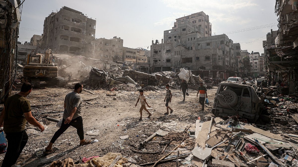 İsrail Gazze’de sivilleri taşıyan yolcu otobüsünü vurdu