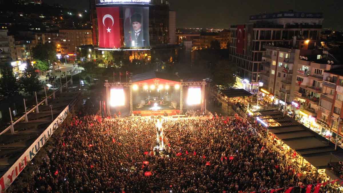 Aydın Büyükşehir Belediyesinden Muhteşem 100. Yıl konseri