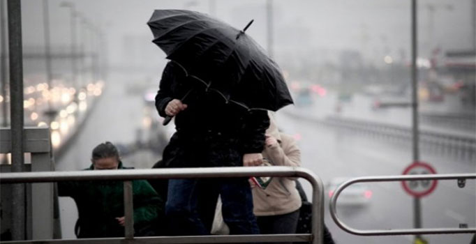 İstanbullular dikkat! Kuvvetli poyraz ve sağanak geliyor