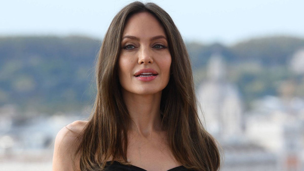 Angelina Jolie'den İsrail'in Mülteci Kampı'na saldırısına tepki