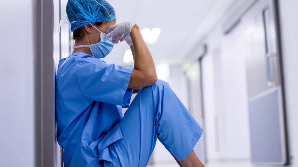 Ekim ayında 256 doktor önlüğünü asıp yurt dışına gitmek için belge istedi