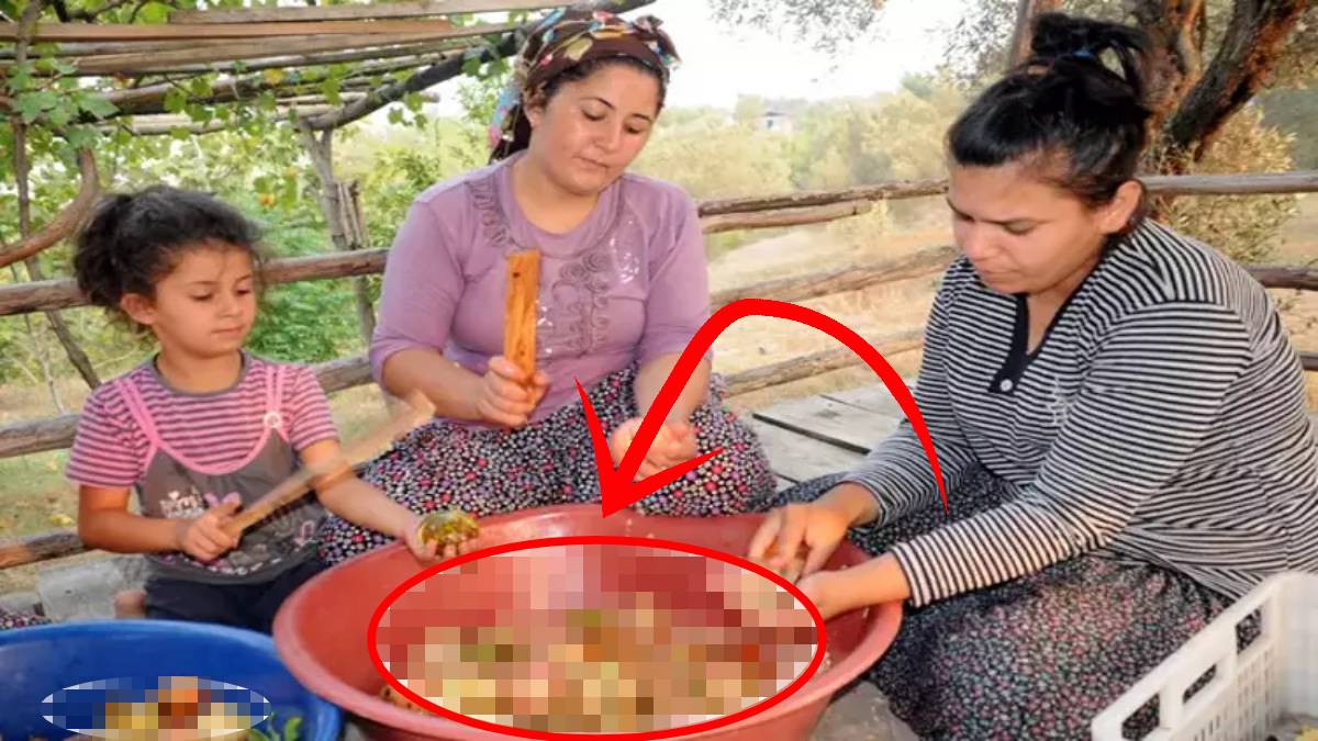 3 yıl boyunca dayanıyor! Dev kazanlarda kaynıyor! Kadınlar vura vura bir hal oldu ama taleplere yetişilmiyor