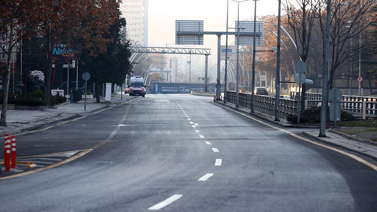 Pazar günü bazı yollar trafiğe kapatılacak: Toplu taşıma ücretsiz