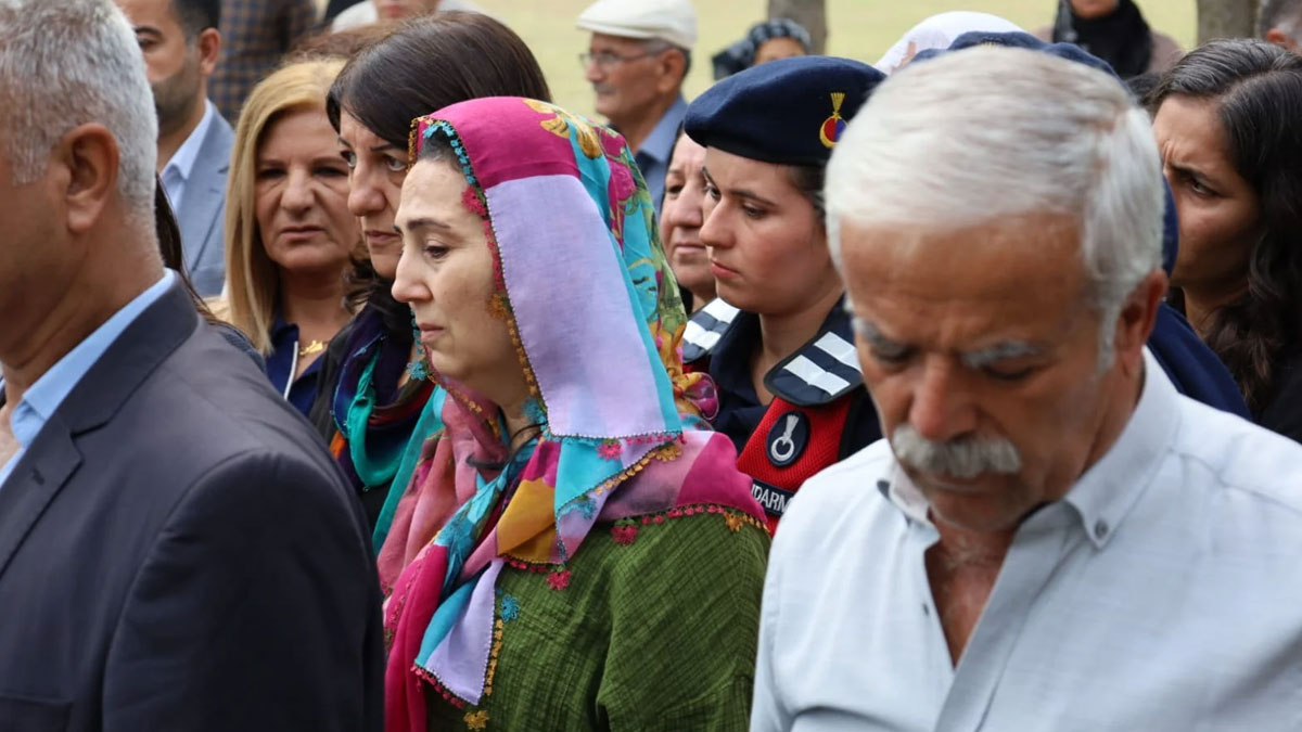 HDP eski Eş Genel Başkanı Figen Yüksekdağ ağabeyinin cenaze törenine katıldı