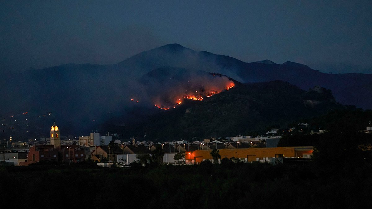 İspanya'da çıkan orman yangını hala söndürülemedi! Binlerce hektarlık alan kül oldu ve...