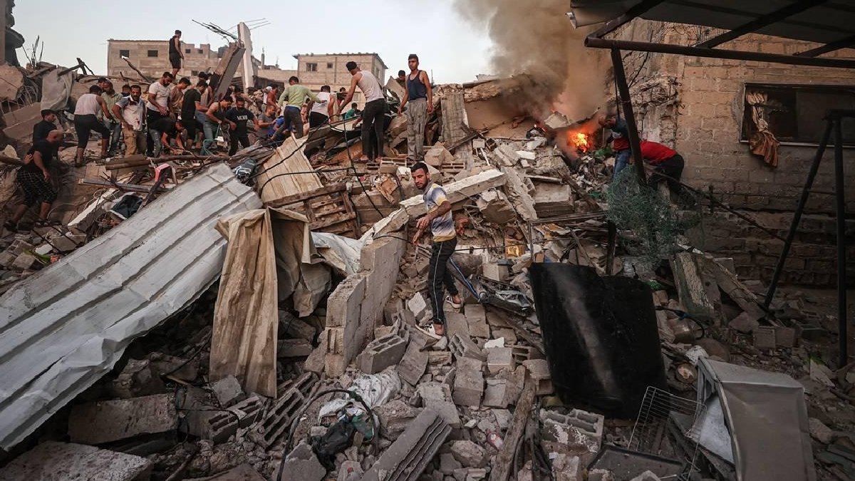 İsrail ölüm yağdırıyor: El-Fahura Okulu bombalandı, ölü ve yaralılar var