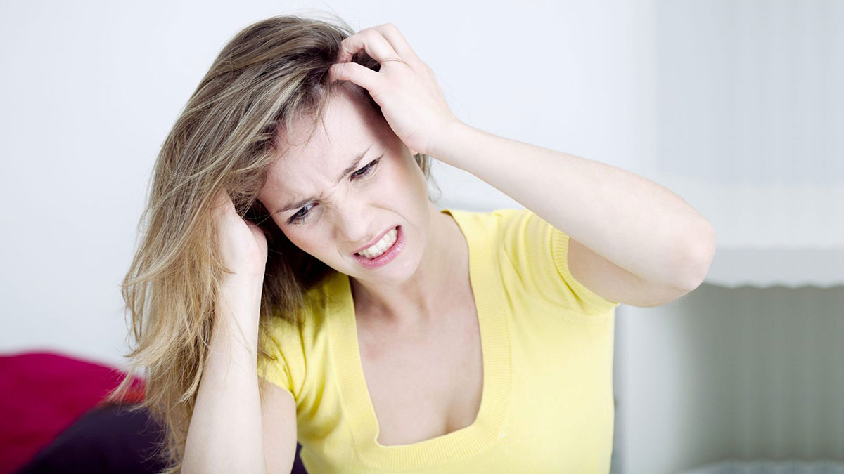 Saçtaki egzama ve kepeği söküp atan doğal yağ bulundu! Bu karışım sizi büyük dertten kurtaracak