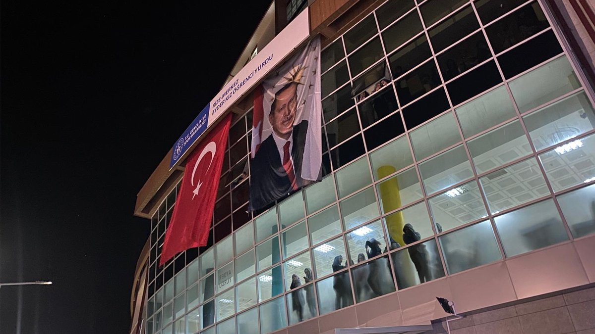 Yine KYK yine asansör 'kazası': Öğrenciler 'Can güvenliğimiz yok' diye haykırdı