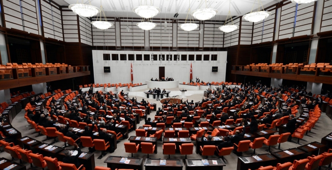 Meclis açıldı milletvekilleri yeminlerini etti