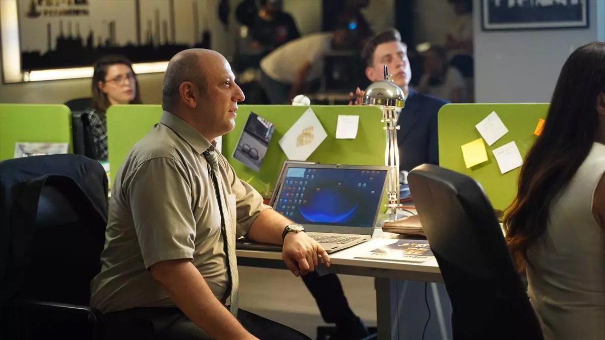 Onur Ünlü'nün 'Bomboş' filmi Netflix'e geliyor