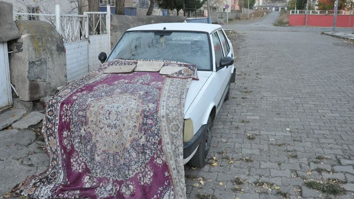 Kars'ta sıcaklık eksi 6 dereceye düştü: Araçlara battaniyeli önlem