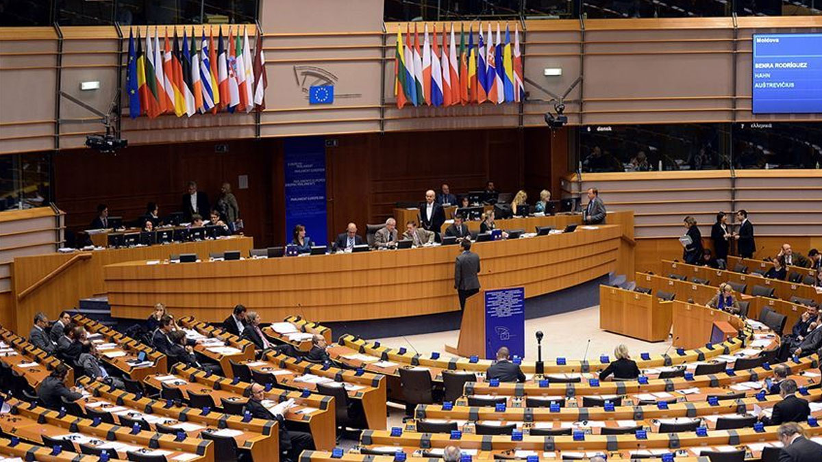 Avrupa Birliği Komisyonu'ndan kritik karar! Ukrayna ve Moldova'ya kapılar açıldı