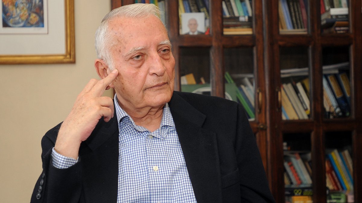 Ergun Özbudun: Büyük bir değeri ve insanı kaybettik