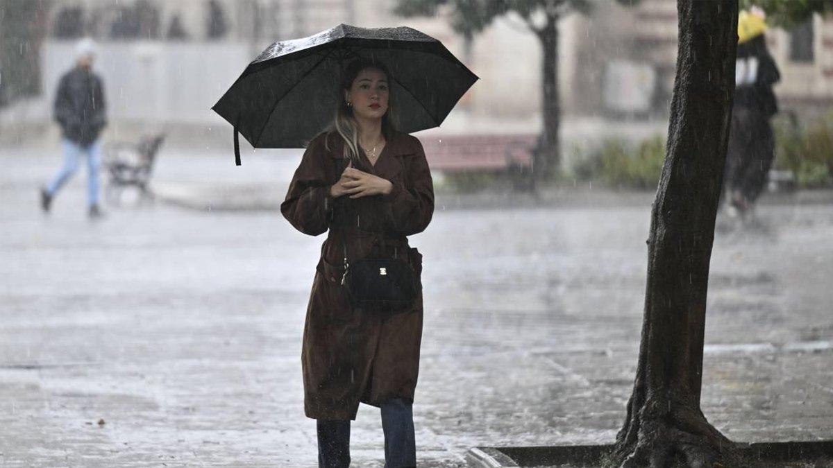 Meteoroloji'den dört bölgeye uyarı: Havalar soğuyor, sağanak geliyor