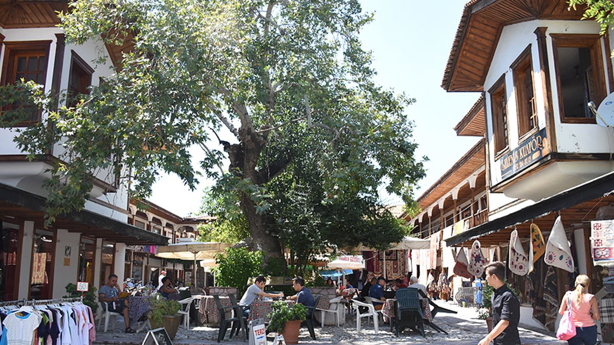 Bu ilimiz rekor kırdı: Herkes buraya akın ediyor! İğne atsan yere düşmez, bu yılın gözdesi oldu