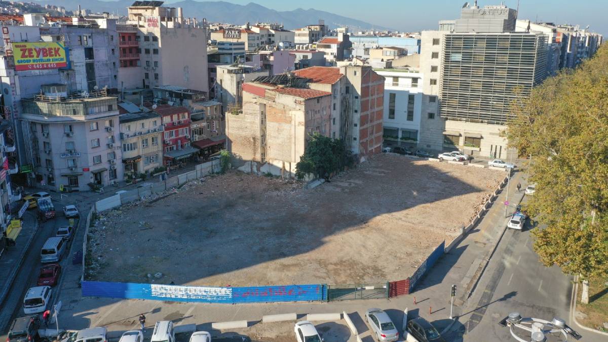 Konak Belediyesi yeni hizmet binası ihalesinde imzalar atıldı