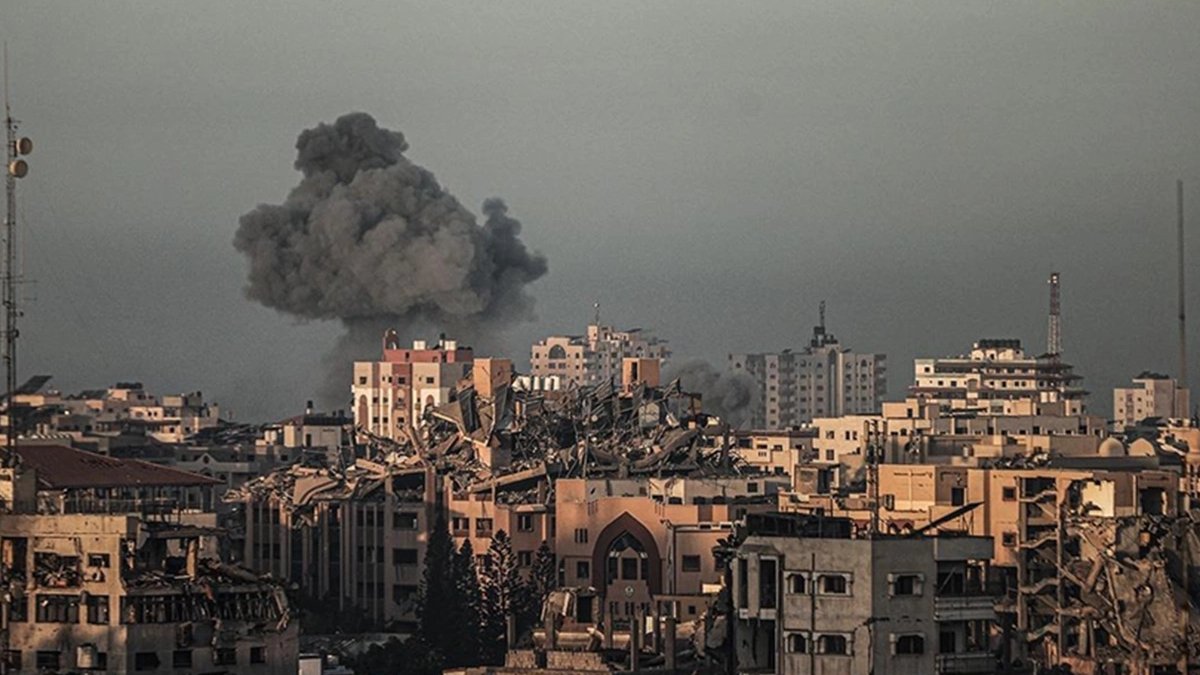 Gazze'nin güneyine giden siviller bombalandı: Çok sayıda ölü ve yaralı var