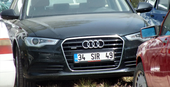 FETÖ'cülerin imamı Adil Öksüz 'SIR' plakalı aracı ortaya çıktı