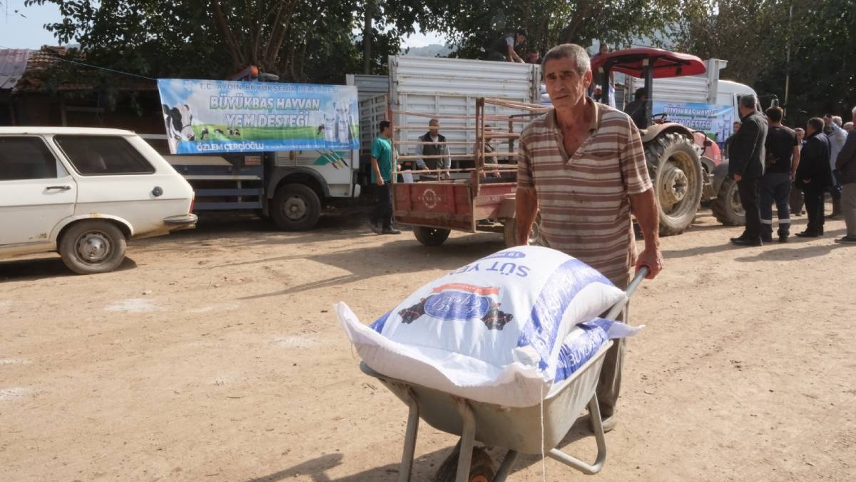 Aydın Büyükşehir Belediyesinden selden etkilenen üreticiye yem desteği