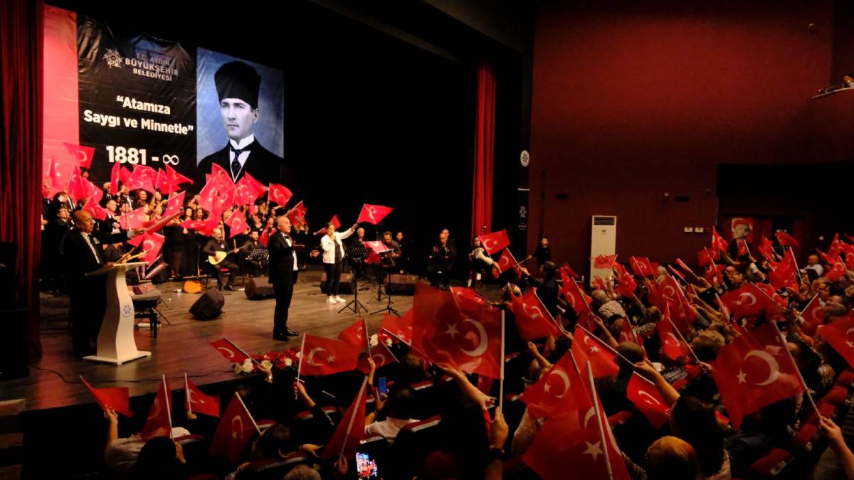 Aydın Büyükşehir Belediyesi Ulu Önder Gazi Mustafa Kemal Atatürk’ü türkülerle andı
