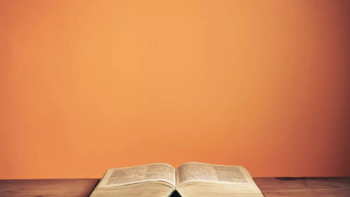 Satirik Şiir Nedir: Eğlenceli Bir Şiir Türünün Keşfi