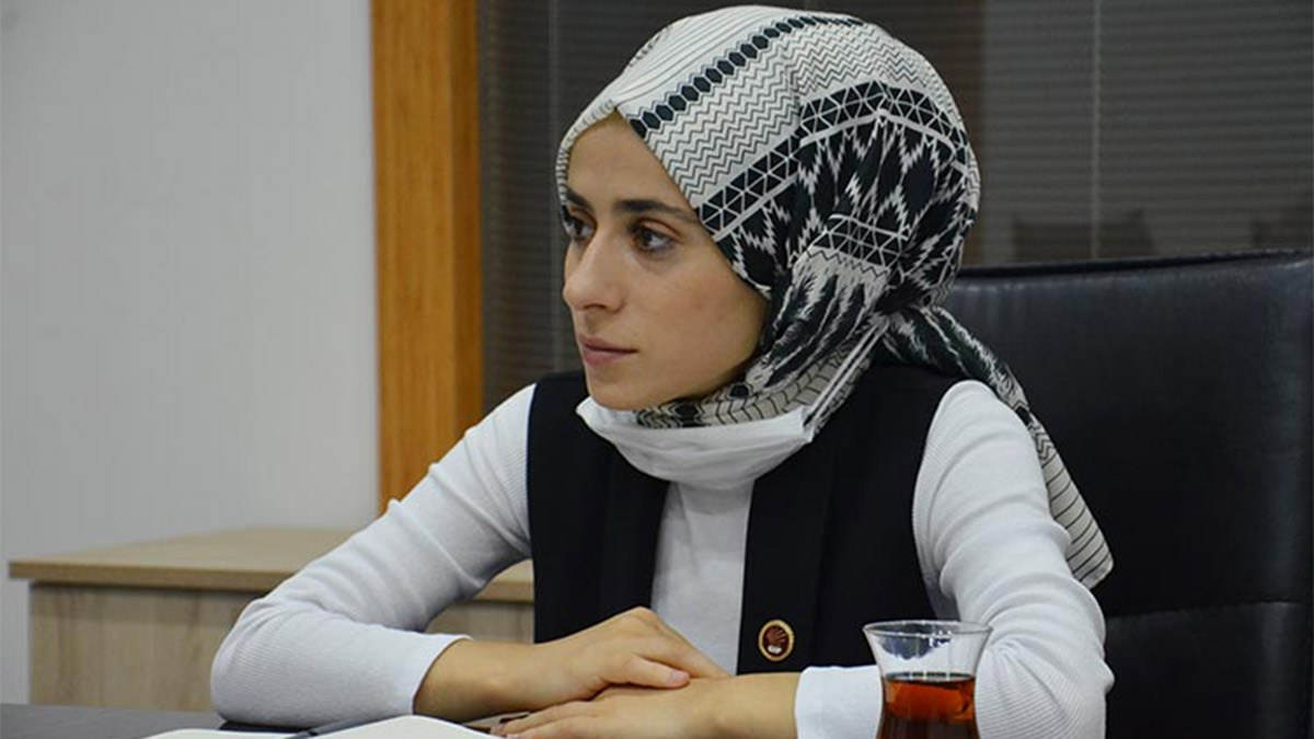 CHP tarihinde bir ilk: Başörtülü avukat Sevgi Kılıç parti yönetiminde