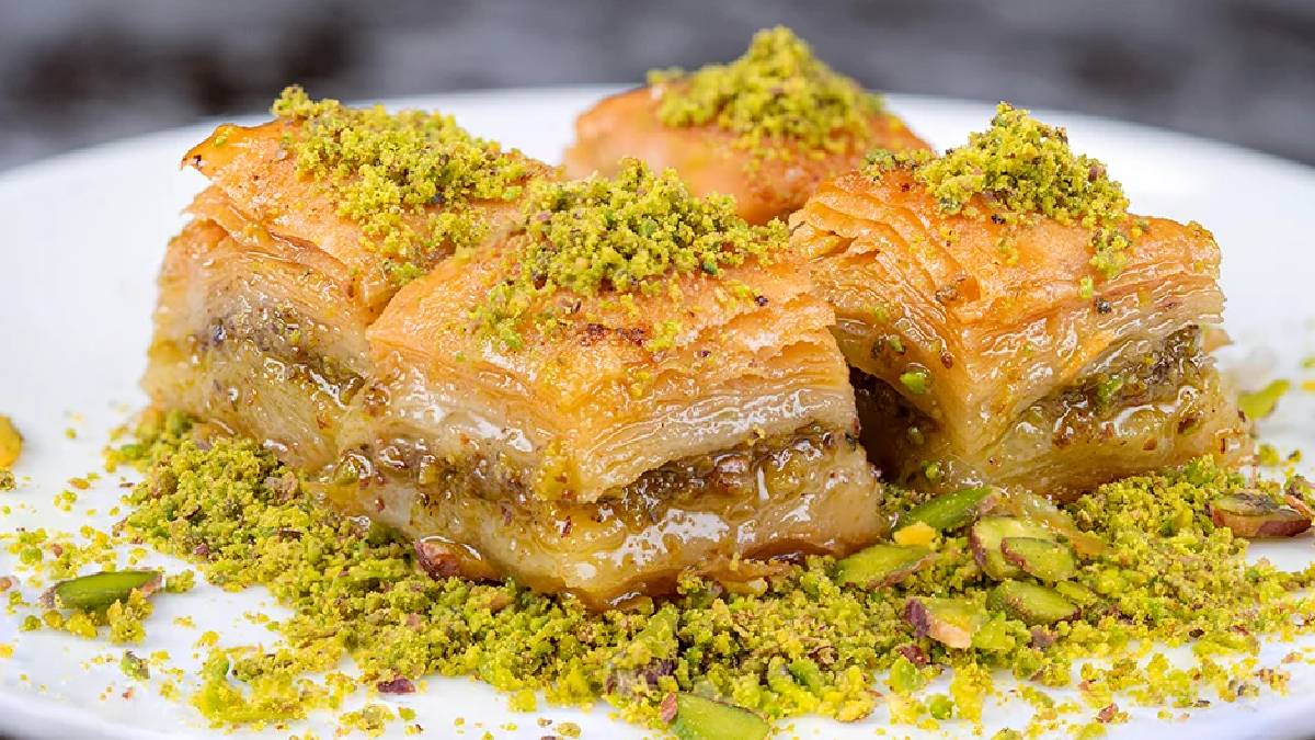 40 yıllık baklava ustaları bile kaşık atacak! Tatlı yemeye pastaneye değil size gelecekler! İşte Antep usulü baklava tarifi
