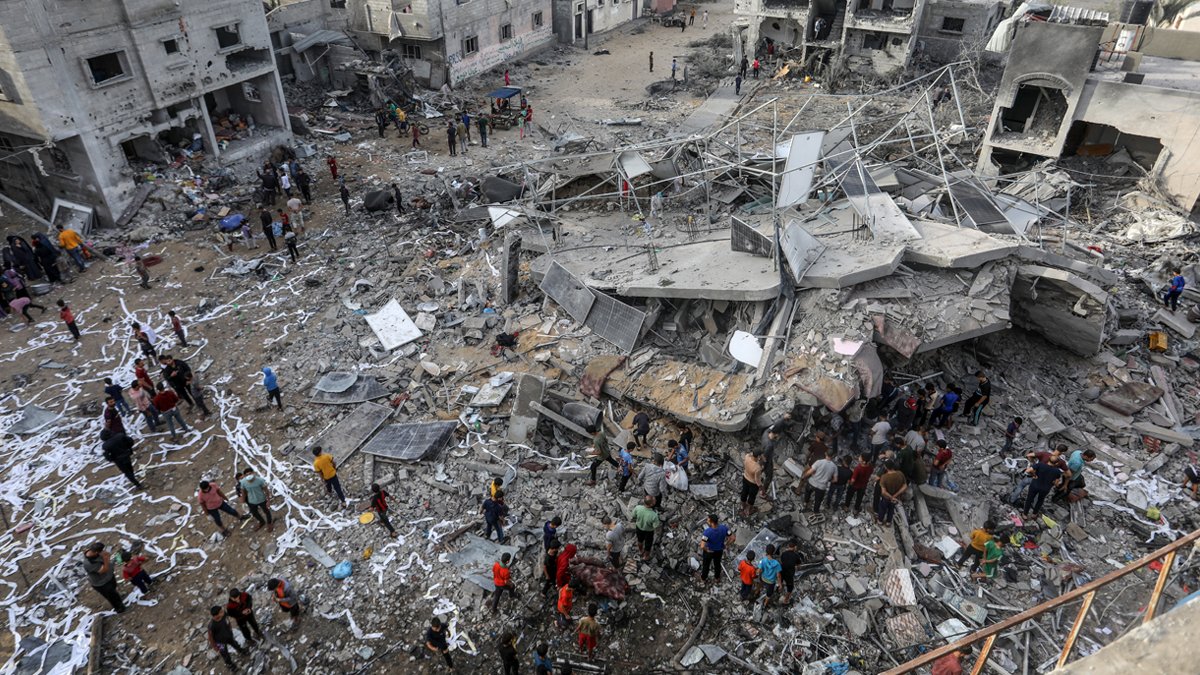 İsrail'in hastane saldırısında iki doktor hayatını kaybetti