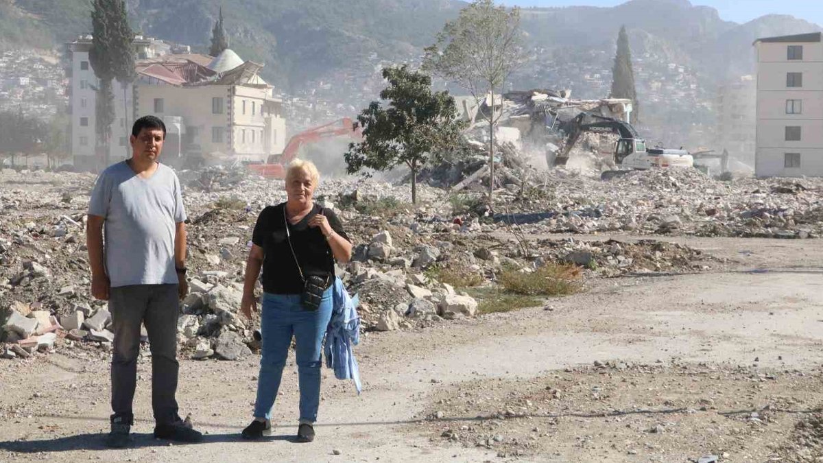 Afetin kayıpları için dernek kurdular: 9 aydır sokak sokak arıyorlar