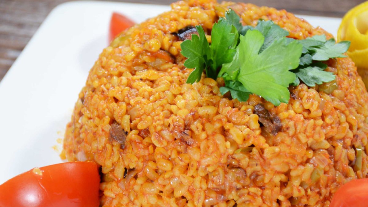 Salçalı Bulgur Pilavı: Lezzet Dolu Bir Tarif