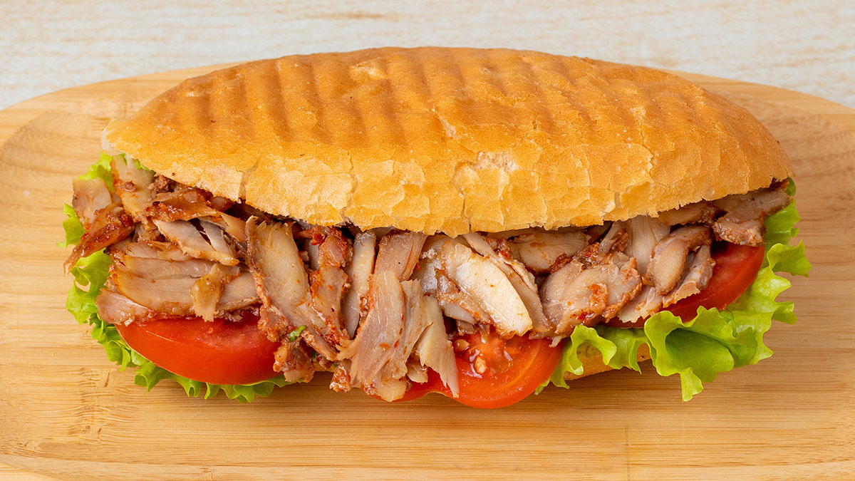 Dönerde tavuk etinin rengi böyleyse derhal orayı terk edin! Son dönemde artış yaşanıyor, aman dikkat