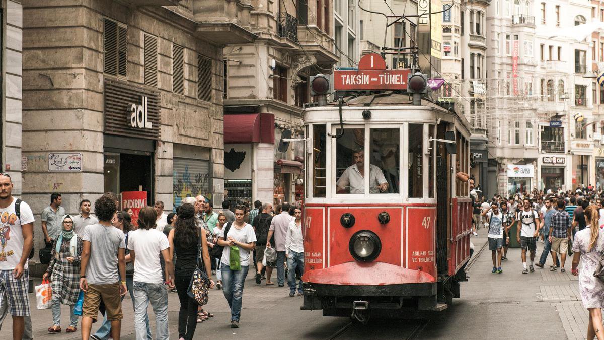 İstanbul'da büyük elektrik kesintisi! 20 ilçeyi birden etkileyecek, bu saate kadar işini bitirmeyen yandı