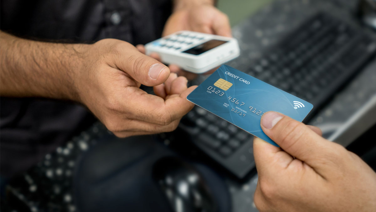 Kredi kartı olanın eli ayağı buz kesecek! Ünlü ekonomist kötü haberi verdi: O tarihten sonra tufan geliyor