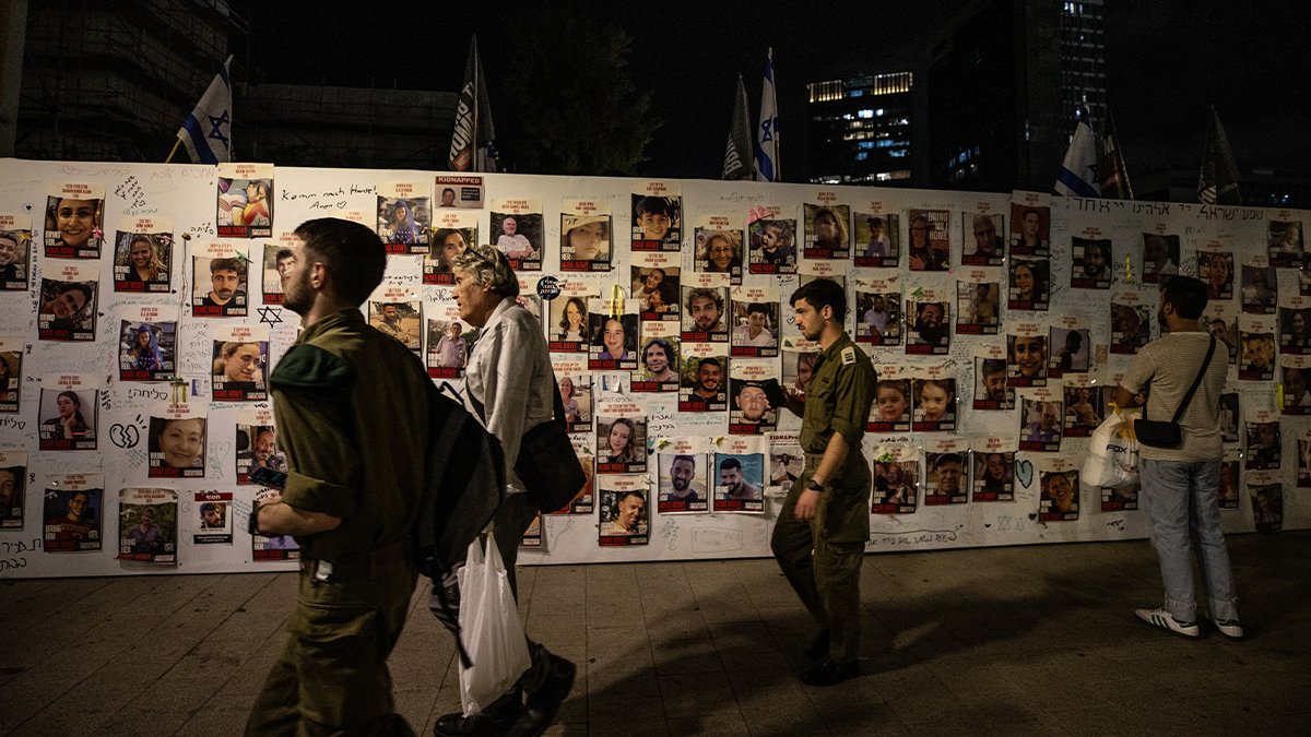 İsrailli esirlerin aileleri Batı Kudüs'e yürüyor: Hükümete 'anlaşmaya varın' çağrısı